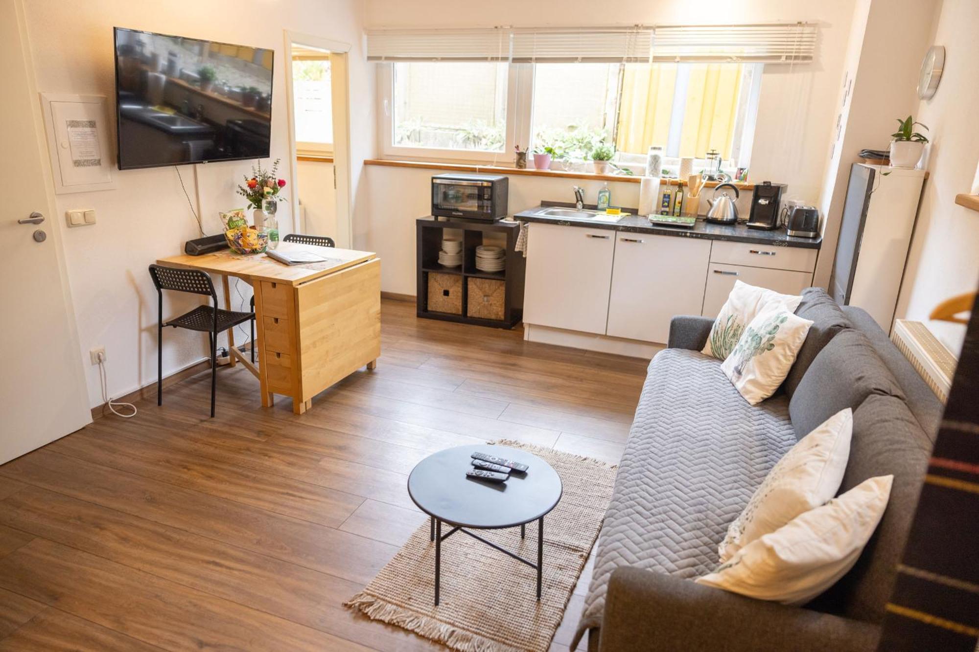 Ideal Fuer Kurze Aufenthalte - Gemuetliches 1-Zimmer-Apartment Adelsdorf Exteriör bild